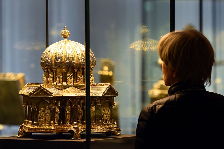 Photograph from an exhibition of the Guelph Treasure in Berlin in 2015.