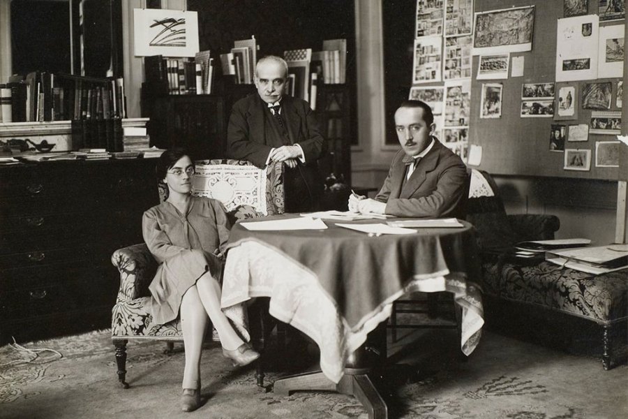 Aby Warburg (centre), with his assistants Gertrud Bing and Franz Alber, at the Palace Hotel, Rome, 1929.