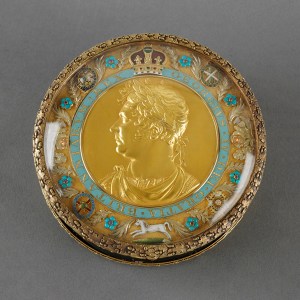 Snuff box inset with a coronation medal of George IV (c. 1821), attributed to Rundell, Bridge & Rundell. Royal Collection Trust.