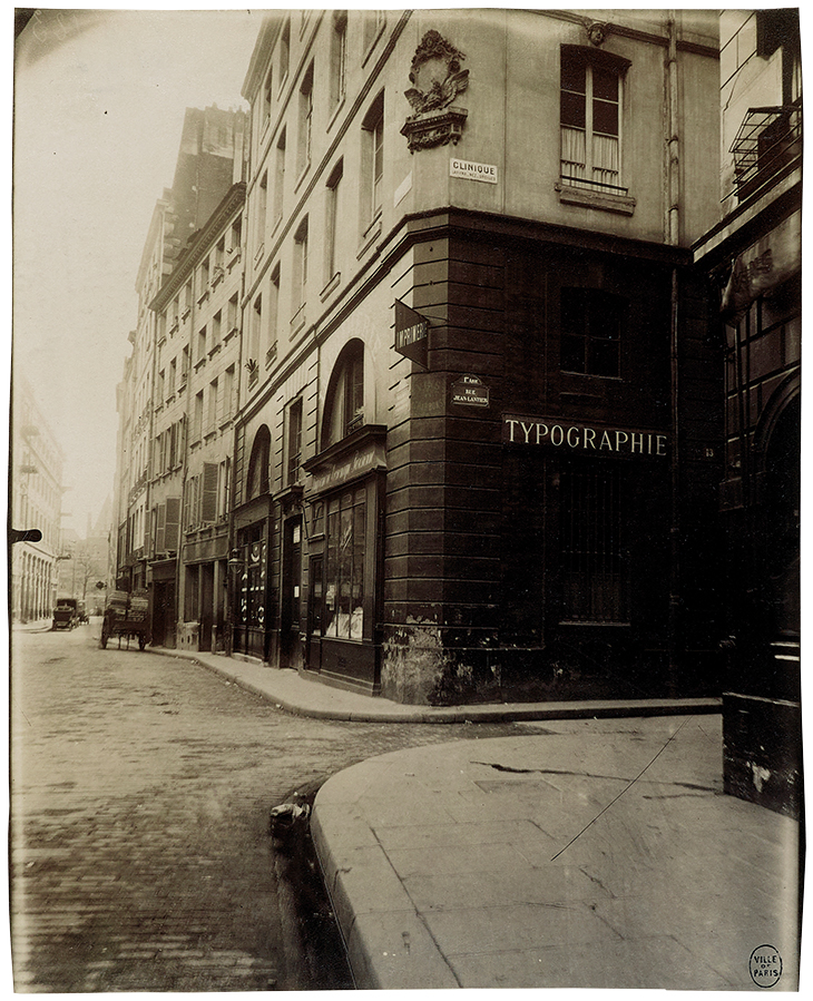Sign at the corner of rue des Lavandières-Saint-Opportune and rue Jean Lantier, 1st arrondissement (1914), Eugène Atget. Musée Carnavalet – Historie de Paris.