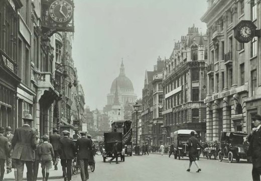 Fleet Street in 1925, with Chronicle House and the Barclays building – both set to be demolished – on the right