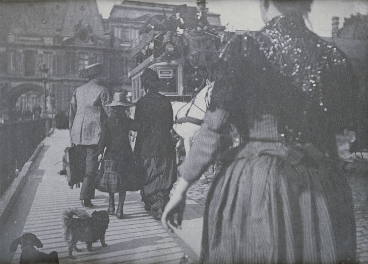 Figures, deux chiens et voiture à impériale sur le pont (1885–95), Henri Rivière. 