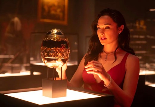Gal Gadot’s art thief eyes up one of ‘Cleopatra’s eggs’ in 'Red Notice'.