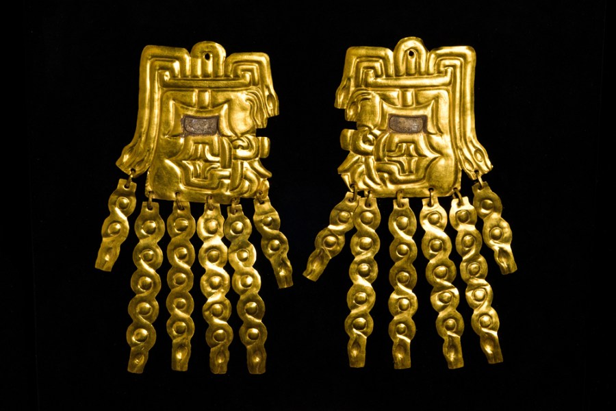 Gold alloy and shell ear plates (800–550 BC), Peru.