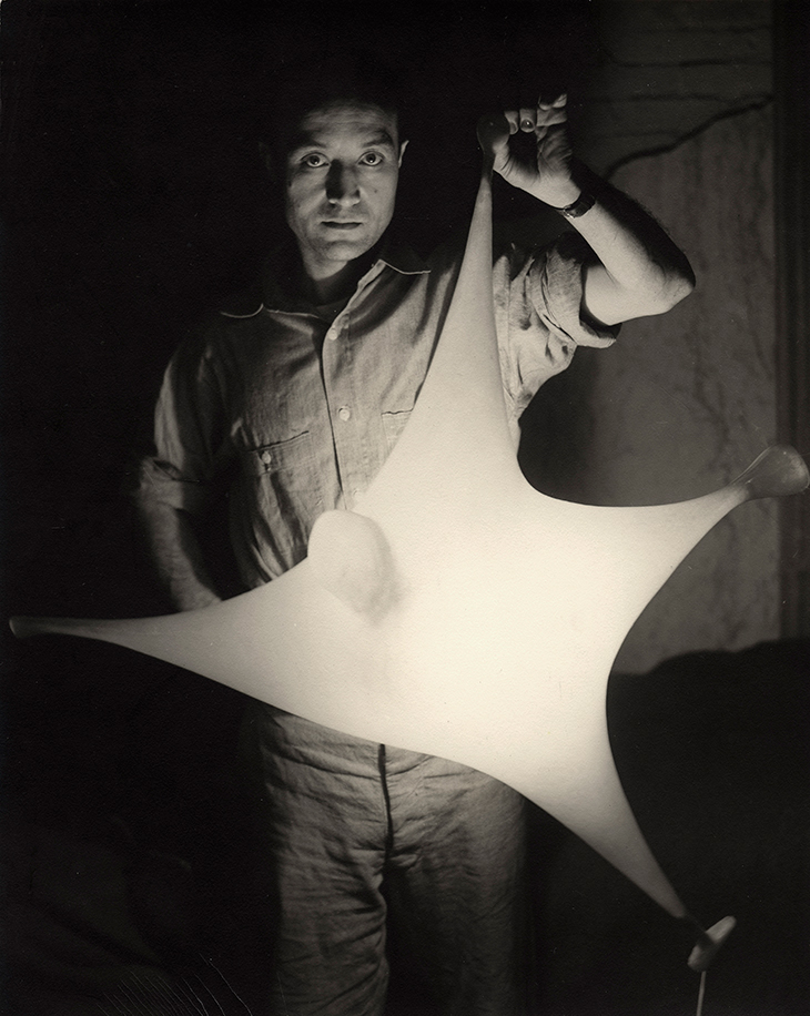 Isamu Noguchi photographed with study for ’Luminous Plastic Sculpture‘ in