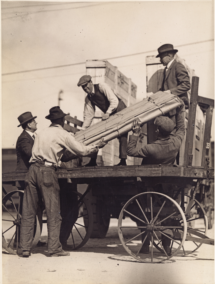 The Blue Boy arrives in Los Angeles in 1922 – photograph from the Los Angeles Bureau.