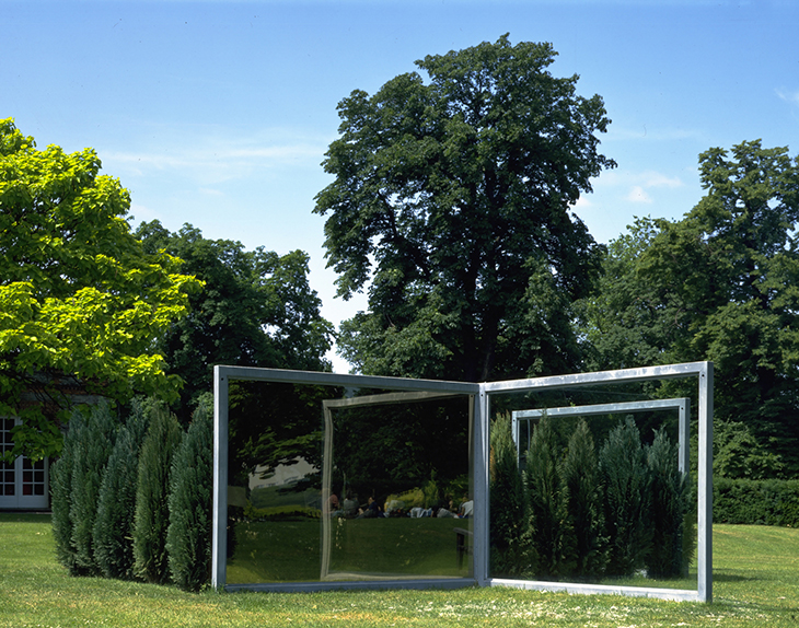 Two way-mirror and hedge labyrinth (1989), Dan Graham.