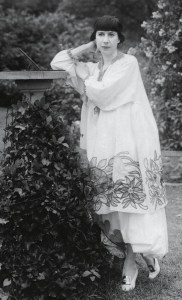 Florine Stettheimer photographed in c. 1917–20 by Peter A. Juley Sons.