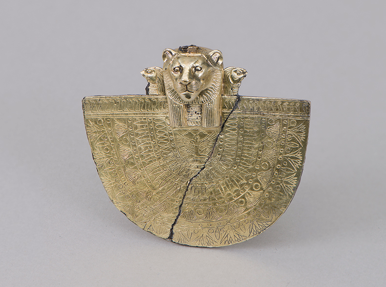 Aegis its head of a lioness in the name of the King of Boubastis and Renefer Osorkon IV. © Musée du Louvre, Dist. RMN-Grand Palais/Christian Décamps