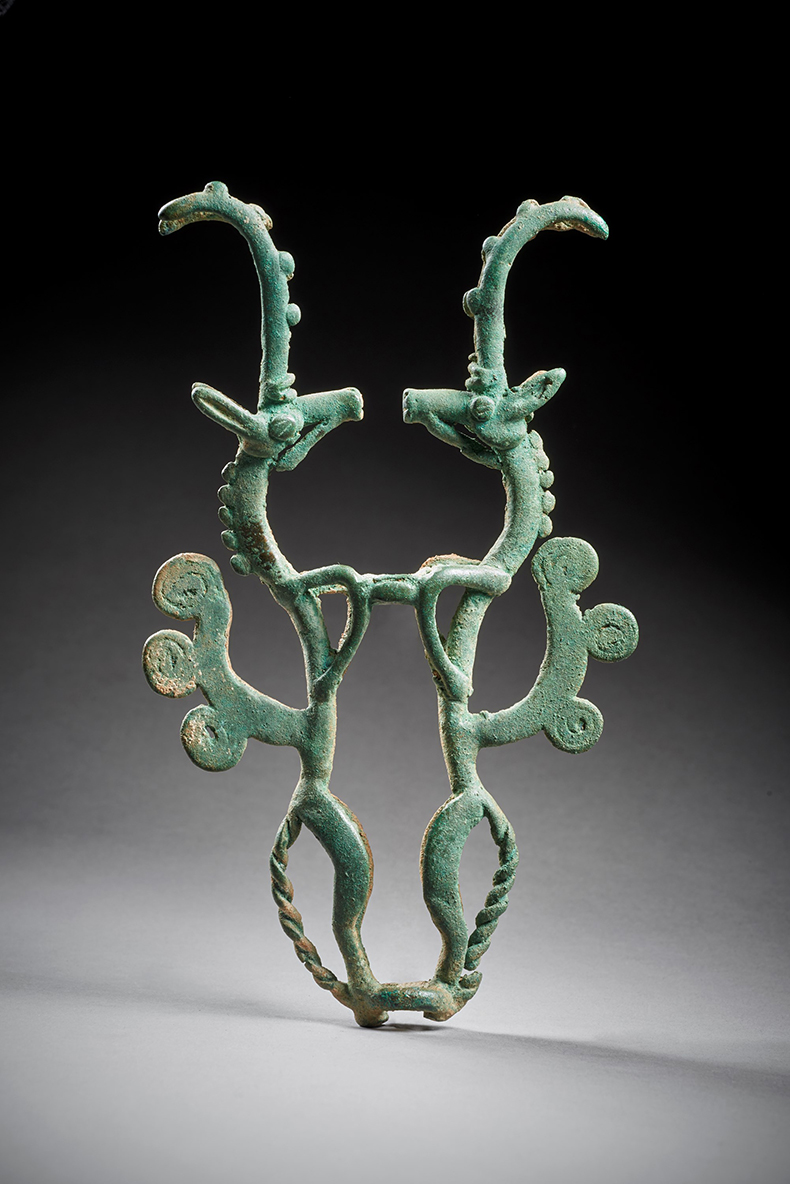 Finial with confronted winged ibexes (early first millennium BC), Luristan, Western Iran. Galerie Kevorkian at BRAFA