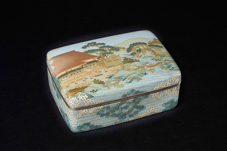 Covered box with scene from The Tale of Genji (c. 1895), Ota Jinnoeimon. Peabody Essex Museum, Salem. Photo: © 2022 John Bigelow Taylor