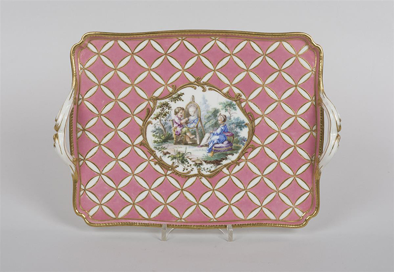 Tray (1757–58), painted by André-Vincent Viellard and manufactured by Sèvres Manufactory. Wadsworth Atheneum Museum of Art, Hartford, Connecticut