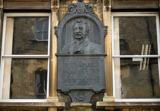 Not falling any time soon: plaque dedicated to Cecil Rhodes in King Edward Street, adjacent to Oriel College, Oxford.
