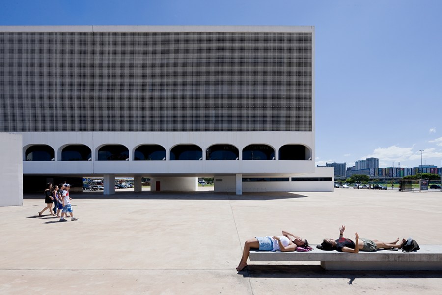 View of the National Library of Brasil in Brasília, designed by Oscar Niemeyer and photographed by Iwan Baan for his publication ‘Brasília – Chandigarh: Living with Modernity’ (Lars Müller, 2010).