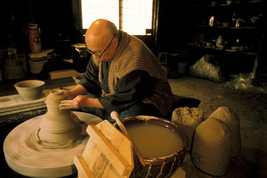 Shoji Hamada at work in 2008