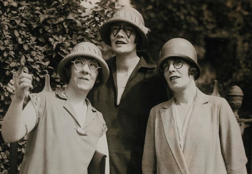 Women modelling spectacles of unusual shapes (1925)