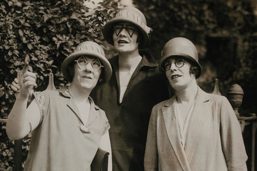 Women modelling spectacles of unusual shapes (1925)