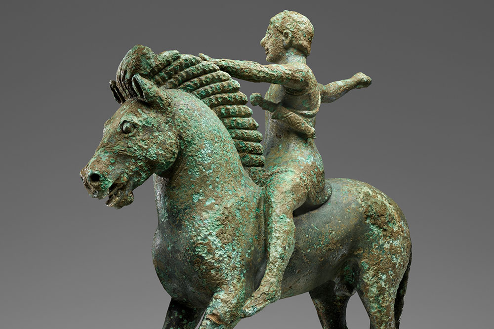Греческий конь. Бронзовый всадник. Кони Греция. Культ коня в Греции с женщиной. Женщина в коне Греция.