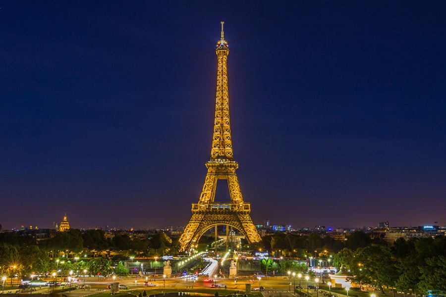 Why does the Eiffel Tower change size? - The Eiffel Tower